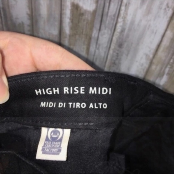 NWT Universal Thread Black High Rise Midi Shorts - Picture 5 of 7